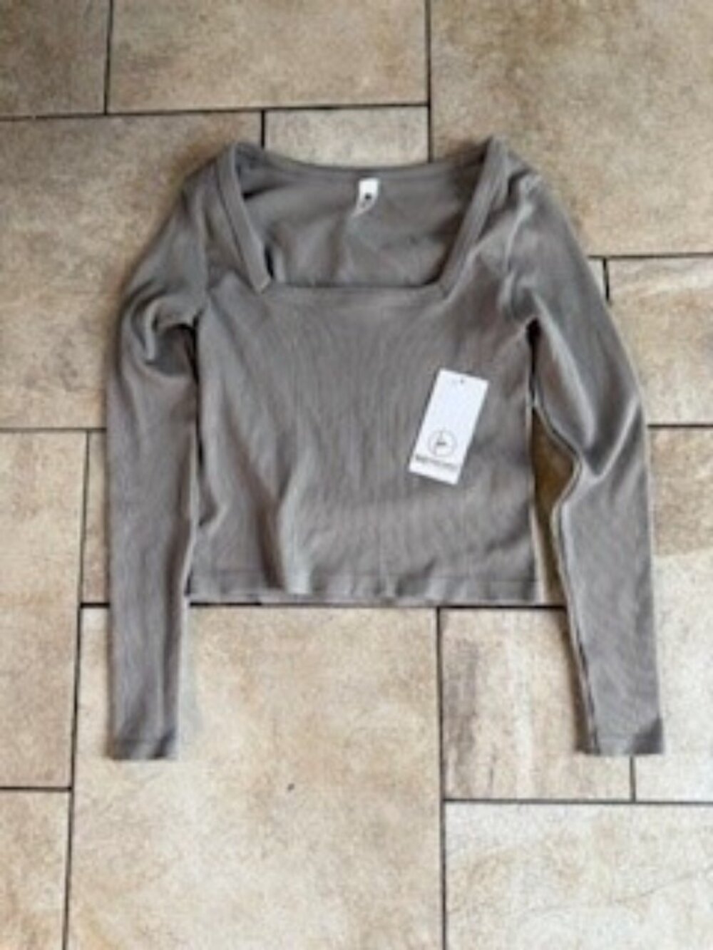 NWT- Ribbed Stretch Long Sleeve Crop - 90 Degree by Reflex - Taupe Color- Small